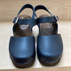 Lotta from Stockholm Highwood Dark Blue Clog Sandals